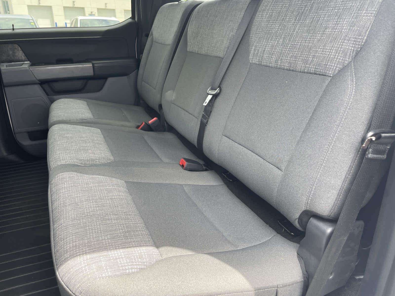Used 2021 Oxford White/Carbonized Gray Ford XLT image 18