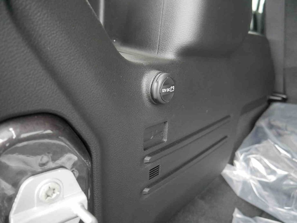 New 2026 Granite Crystal Metallic Clearcoat Jeep Rubicon image 9