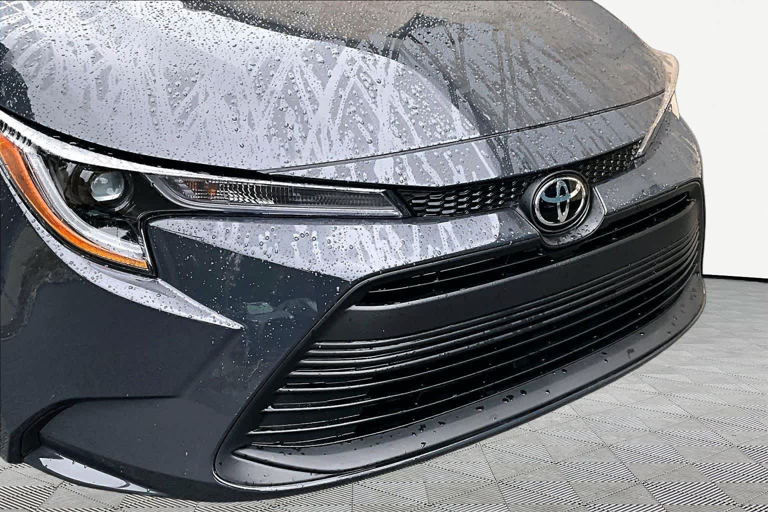 Used 2025 Underground Toyota LE image 30