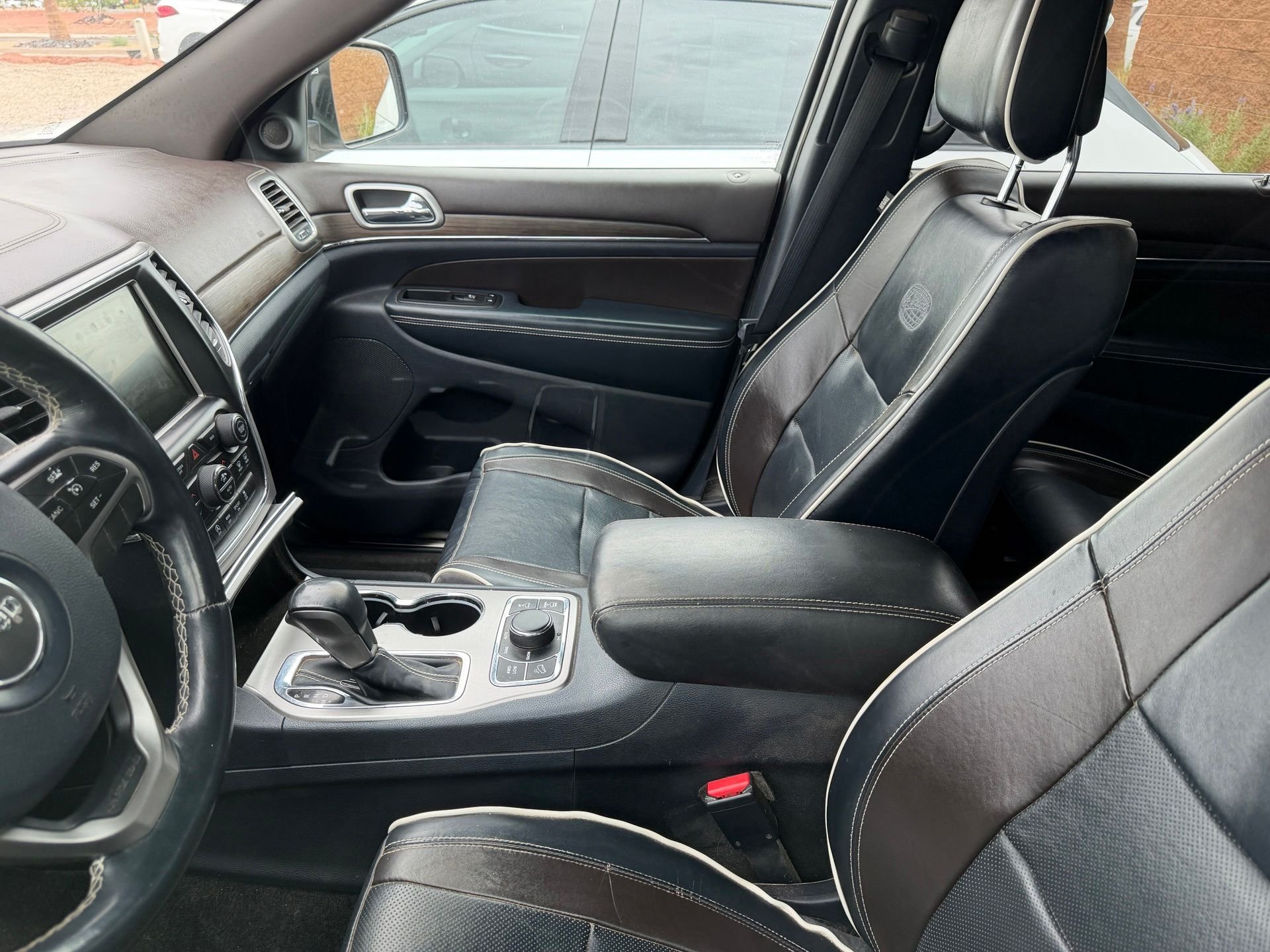 Used 2017 White Jeep Overland image 10