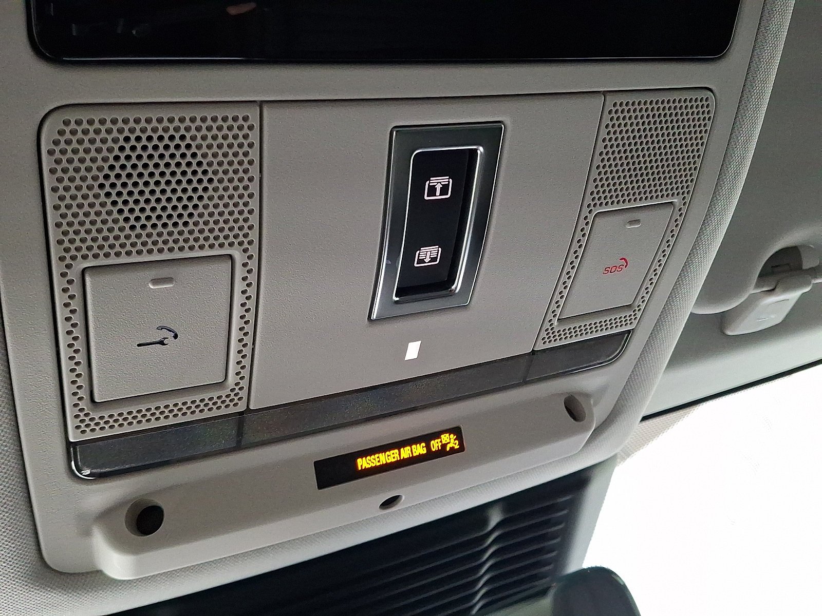 Certified Used 2025 Fuji White Land Rover  image 24