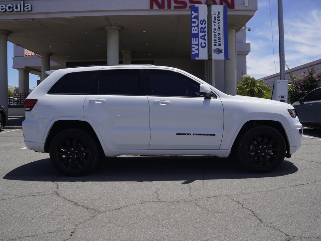 Used 2021 White Jeep Laredo X image 2