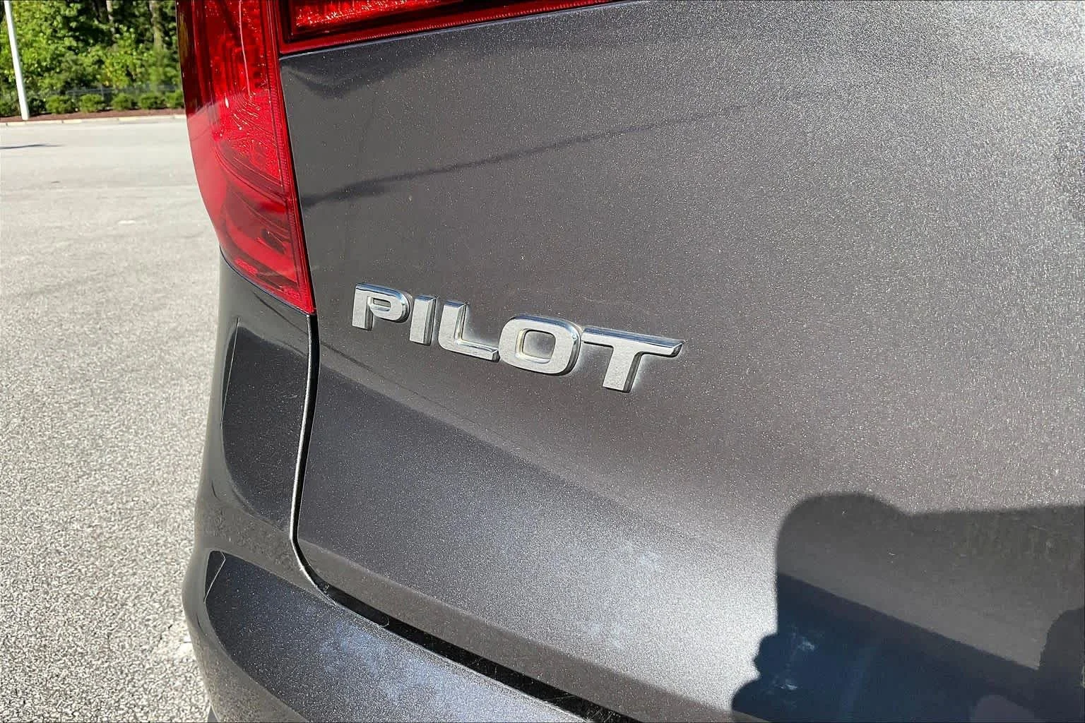 Used 2017 Lunar Silver Metallic Honda Touring image 30