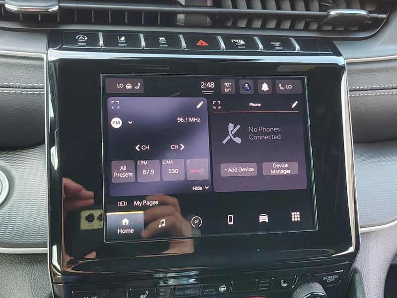 Used 2025 White Jeep Altitude X image 30