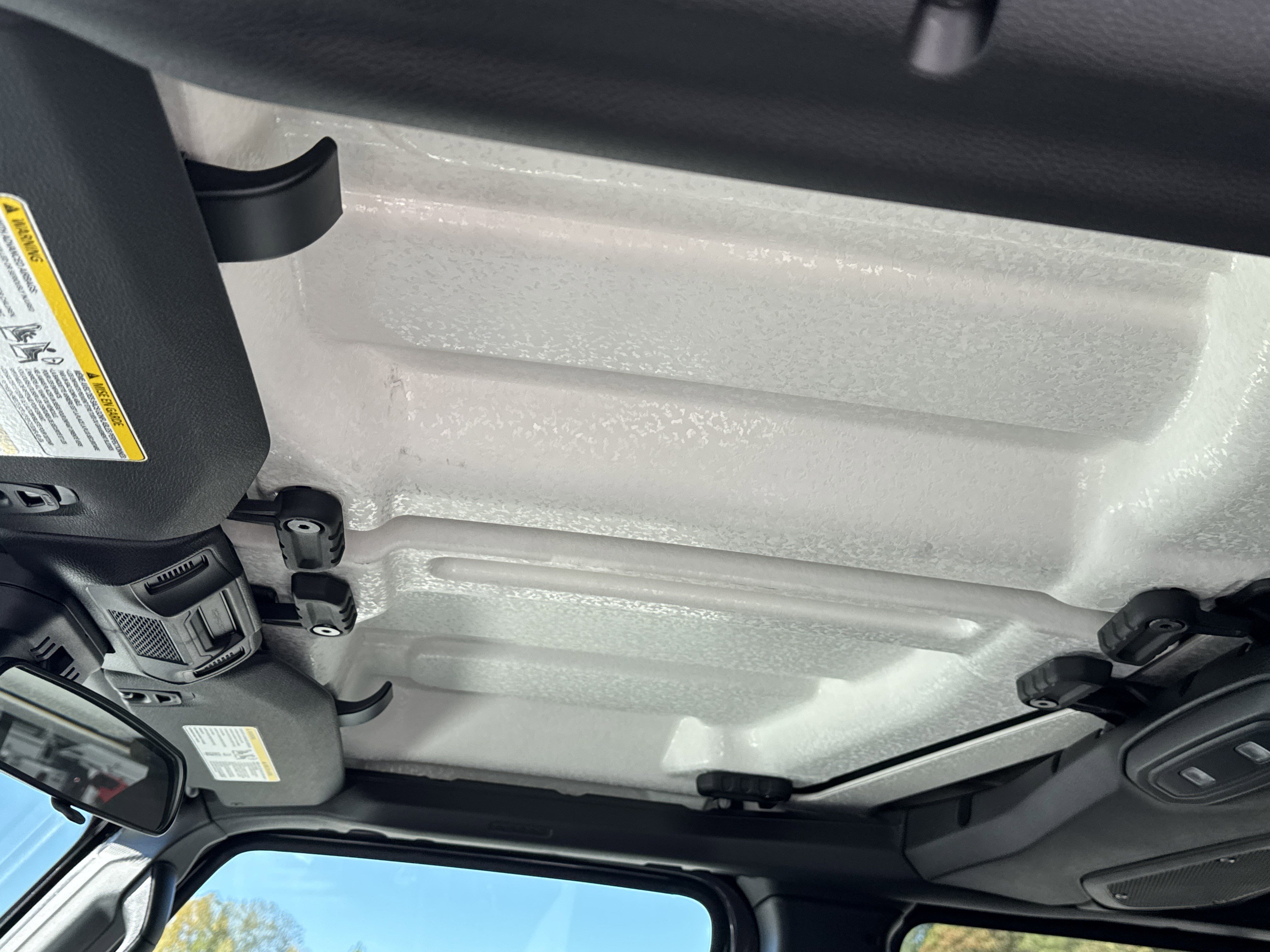 New 2025 Granite Crystal Metallic Clear-Coat Exterior Paint Jeep Sport S image 38