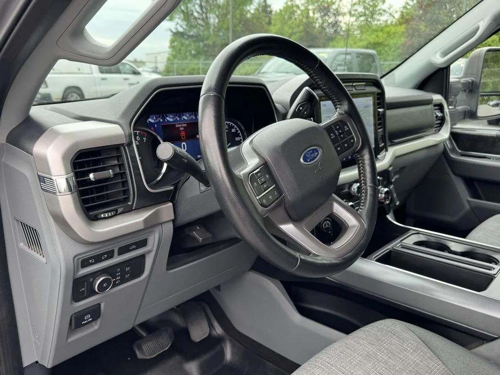 Used 2021 Silver Ford XLT image 2