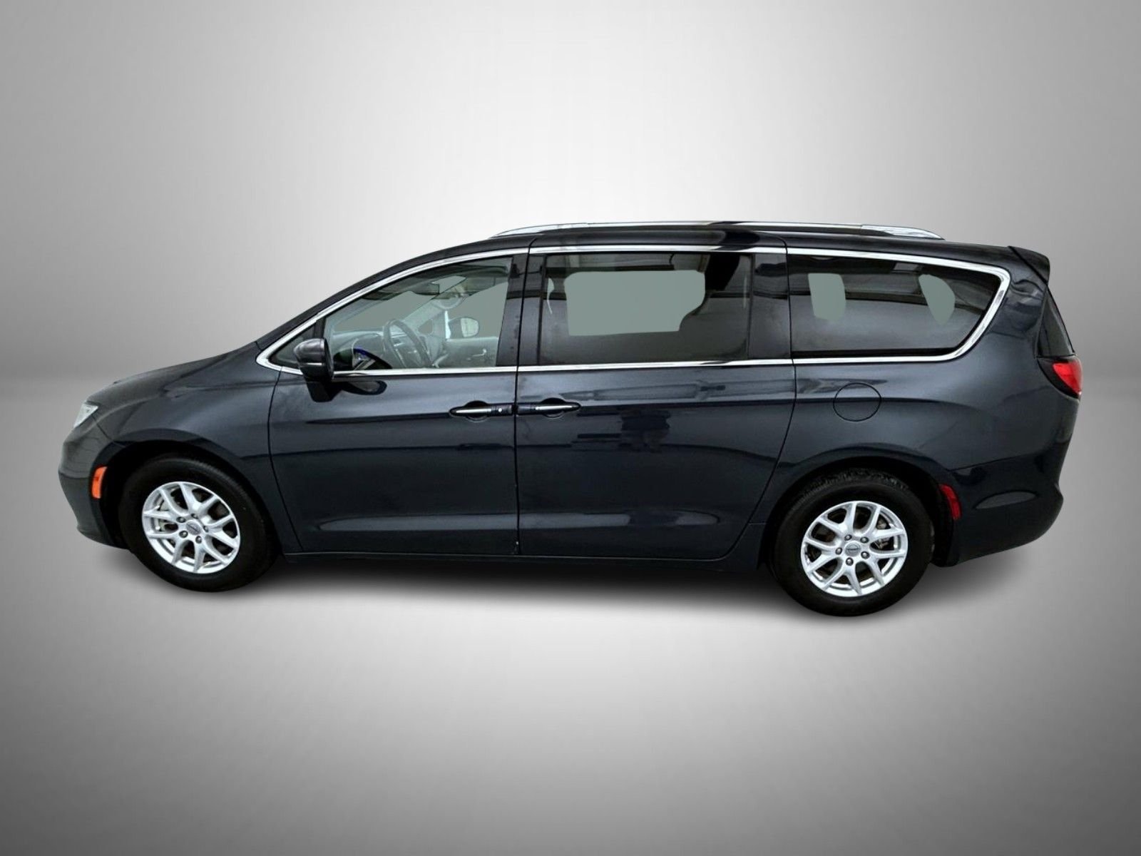 Used 2021 Gray Chrysler Touring L image 8