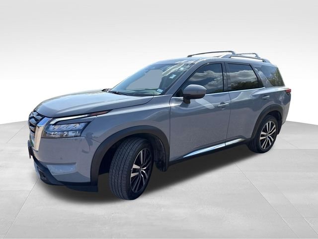 Used 2025 Gray Nissan Platinum image 4