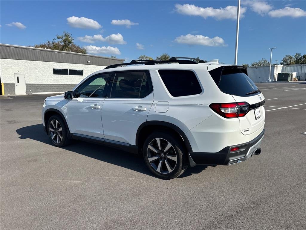 Certified Used 2025 WHITE Honda Touring image 4