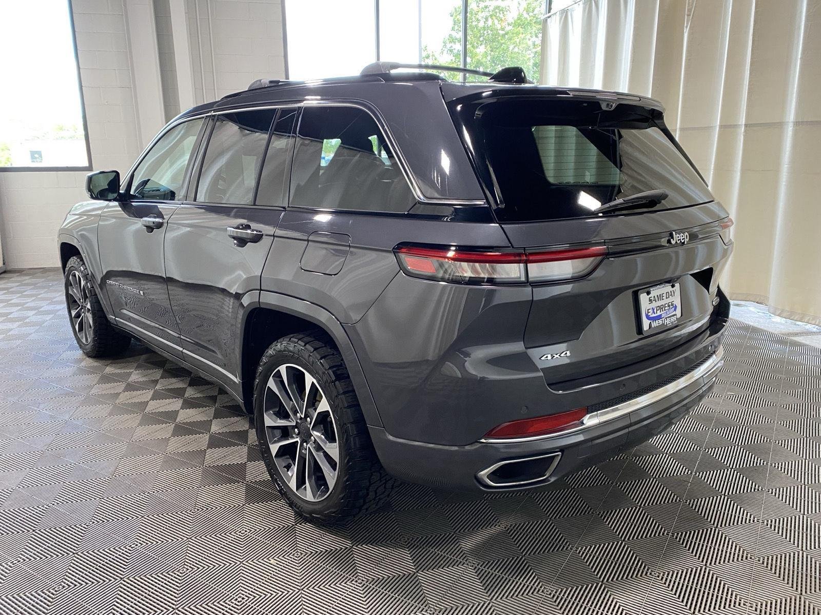 Used 2024 Baltic Gray Metallic Clearcoat Jeep Overland image 9
