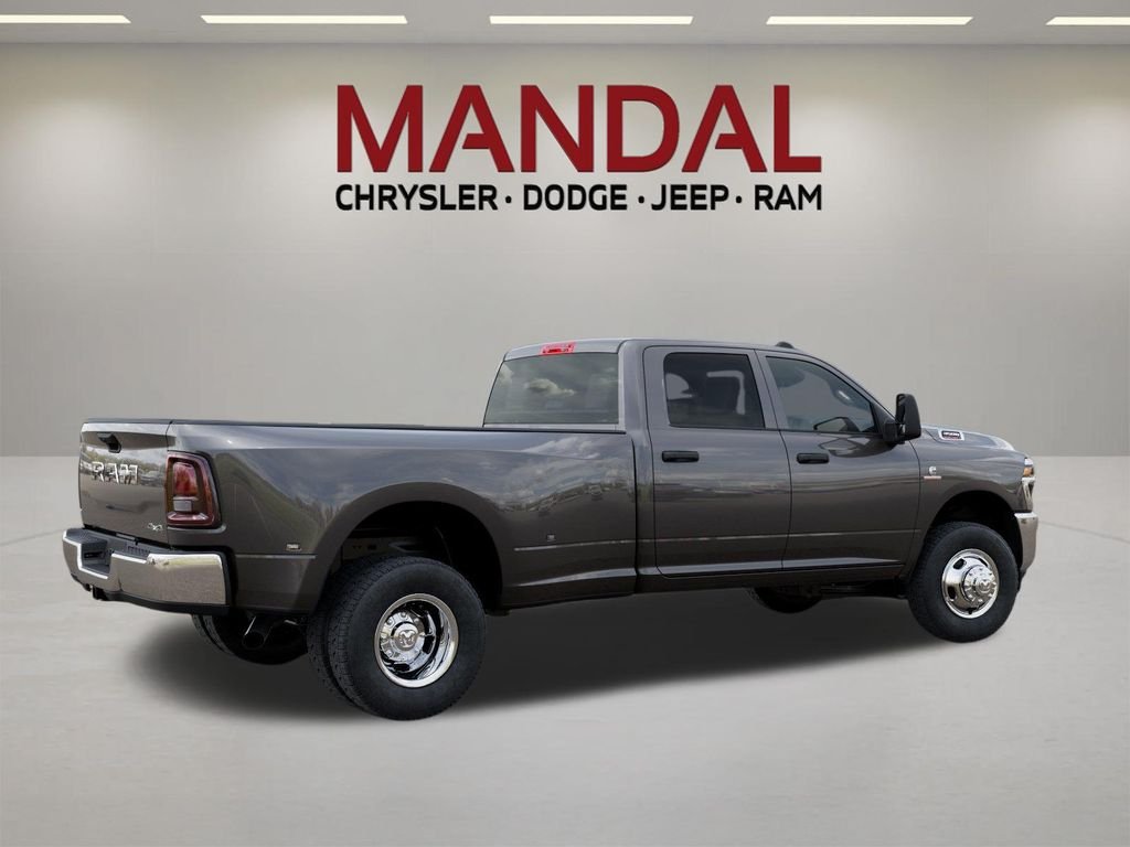 New 2026 Granite Crystal Metallic Clear-Coat Exterior Paint RAM Tradesman image 4