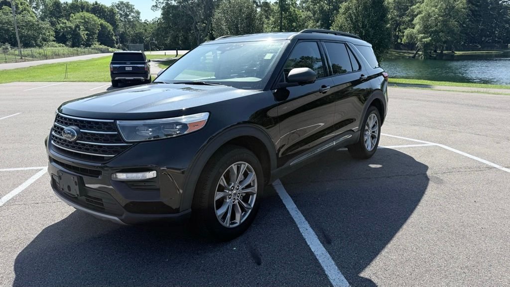 2023 Ford Explorer XLT 4WD's photo
