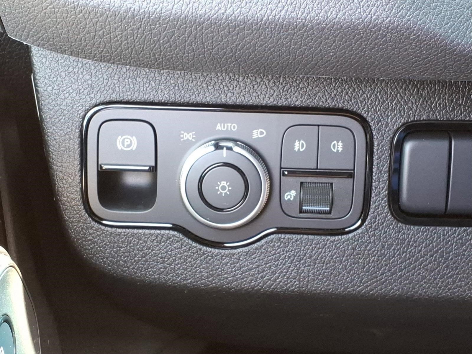 New 2026 Tenorite Gray Metallic Mercedes-Benz  image 30