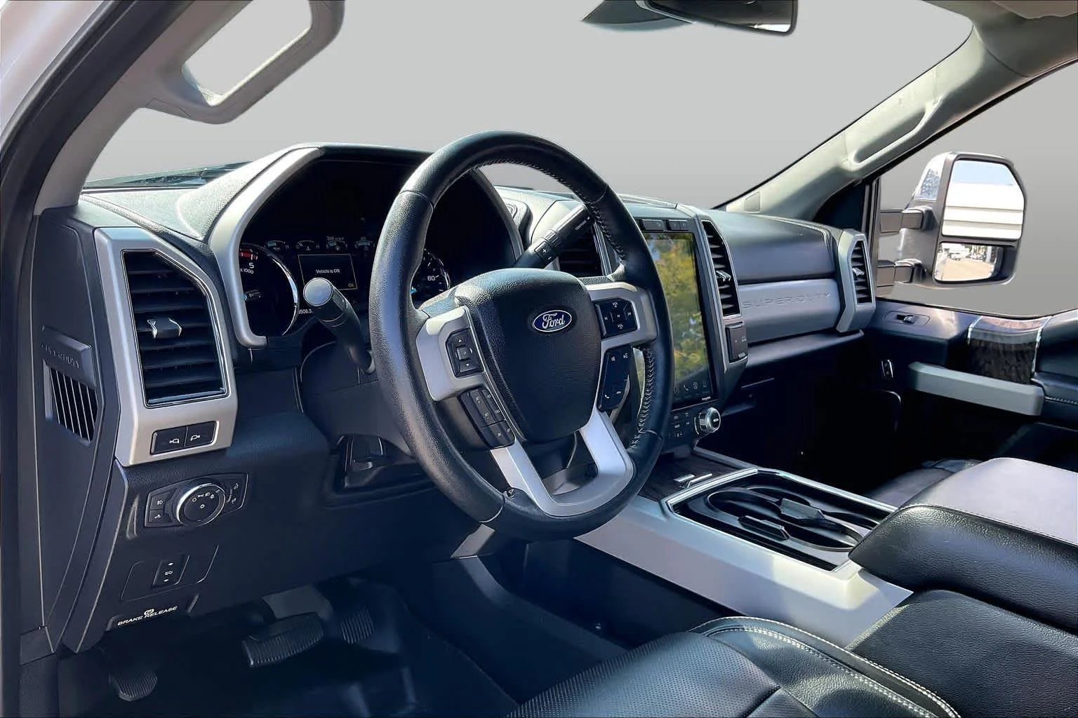 Used 2018 White Platinum Metallic Tri-Coat Ford LARIAT image 16