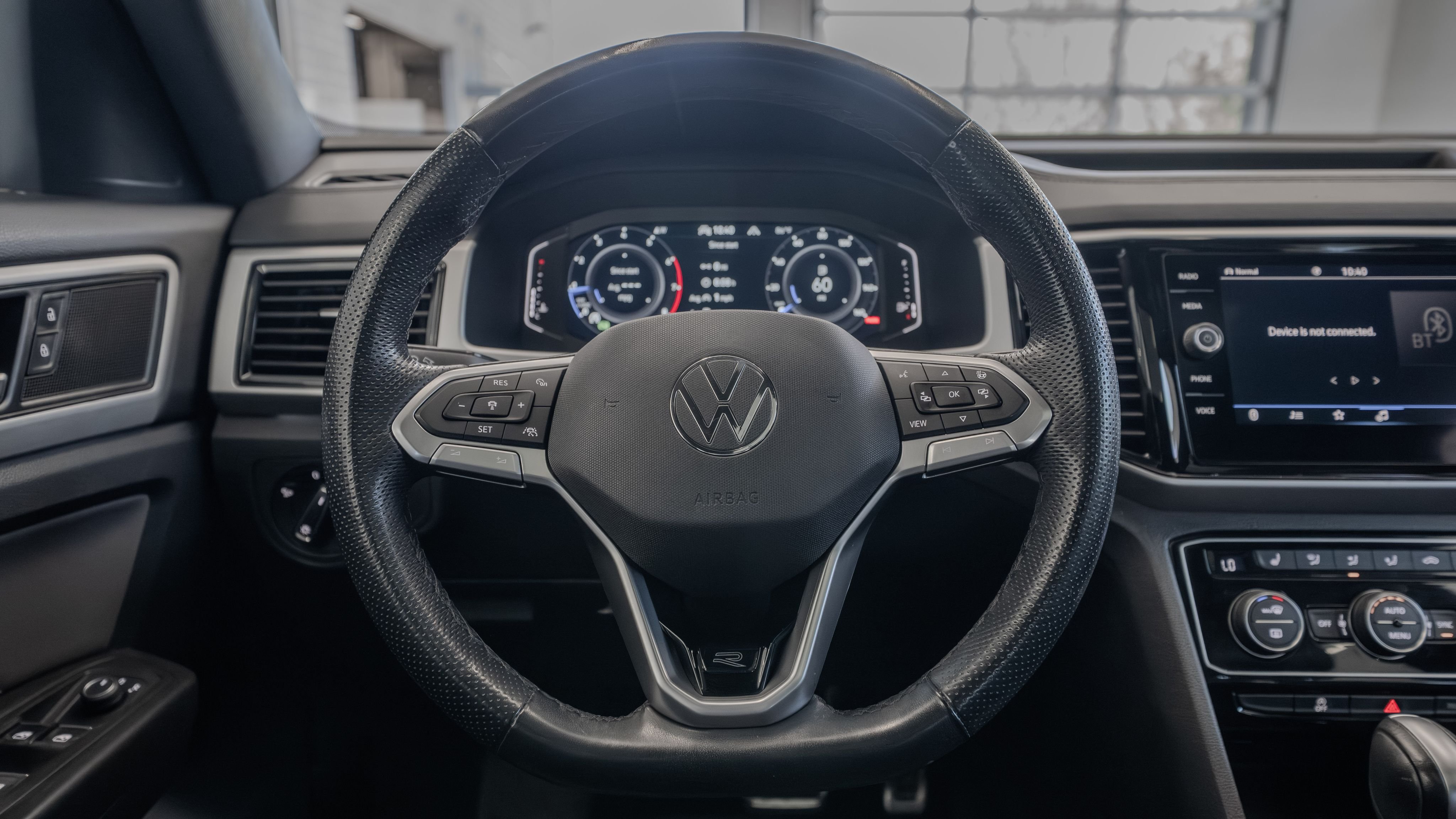 Used 2022 Gray Volkswagen 3.6L V6 SEL R-Line image 9