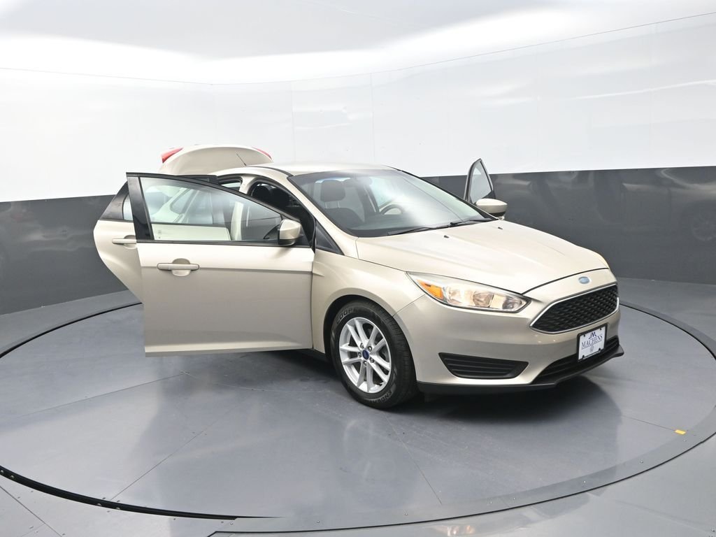Used 2018 Gold Ford SE image 31
