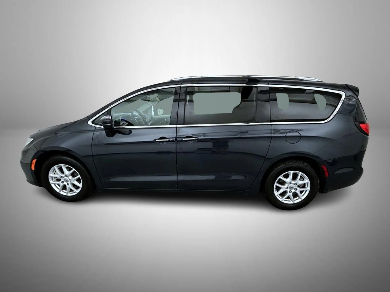 Used 2021 Gray Chrysler Touring L image 8