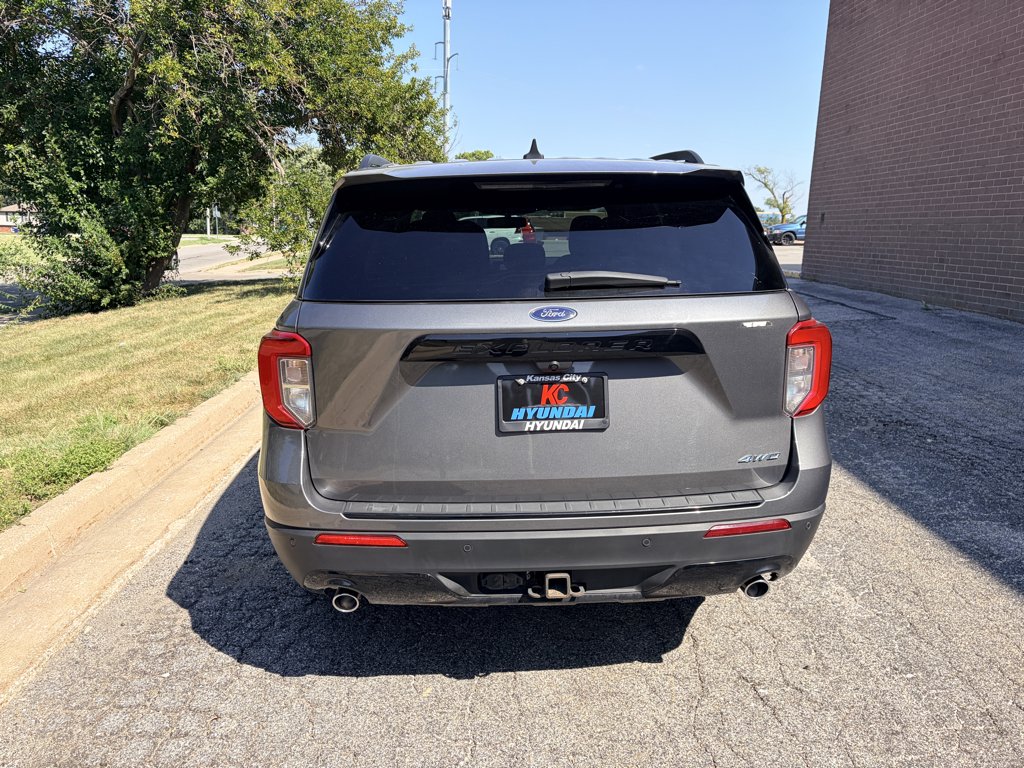 Used 2023 Carbonized Gray Metallic Ford ST-Line image 4