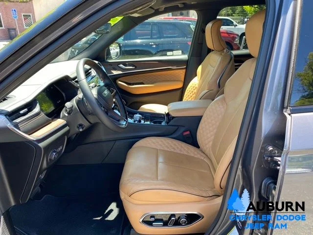 Used 2025 Gray Jeep Summit image 35