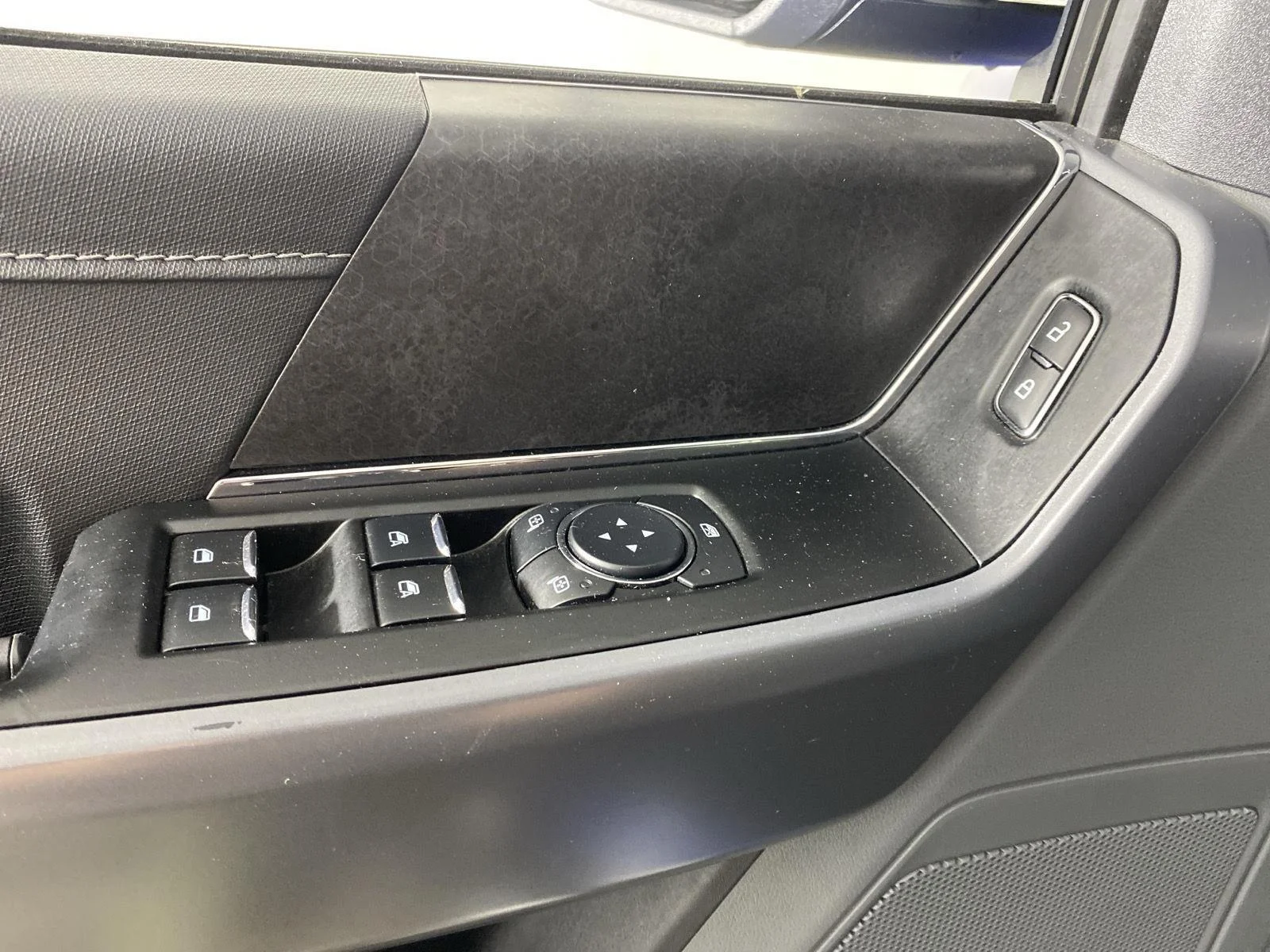 Used 2025 Atlas Blue Ford XLT image 12