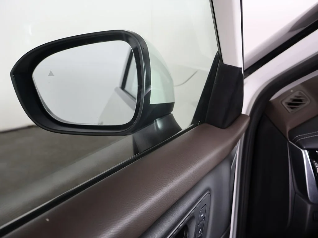 Used 2023 White Nissan SL image 33