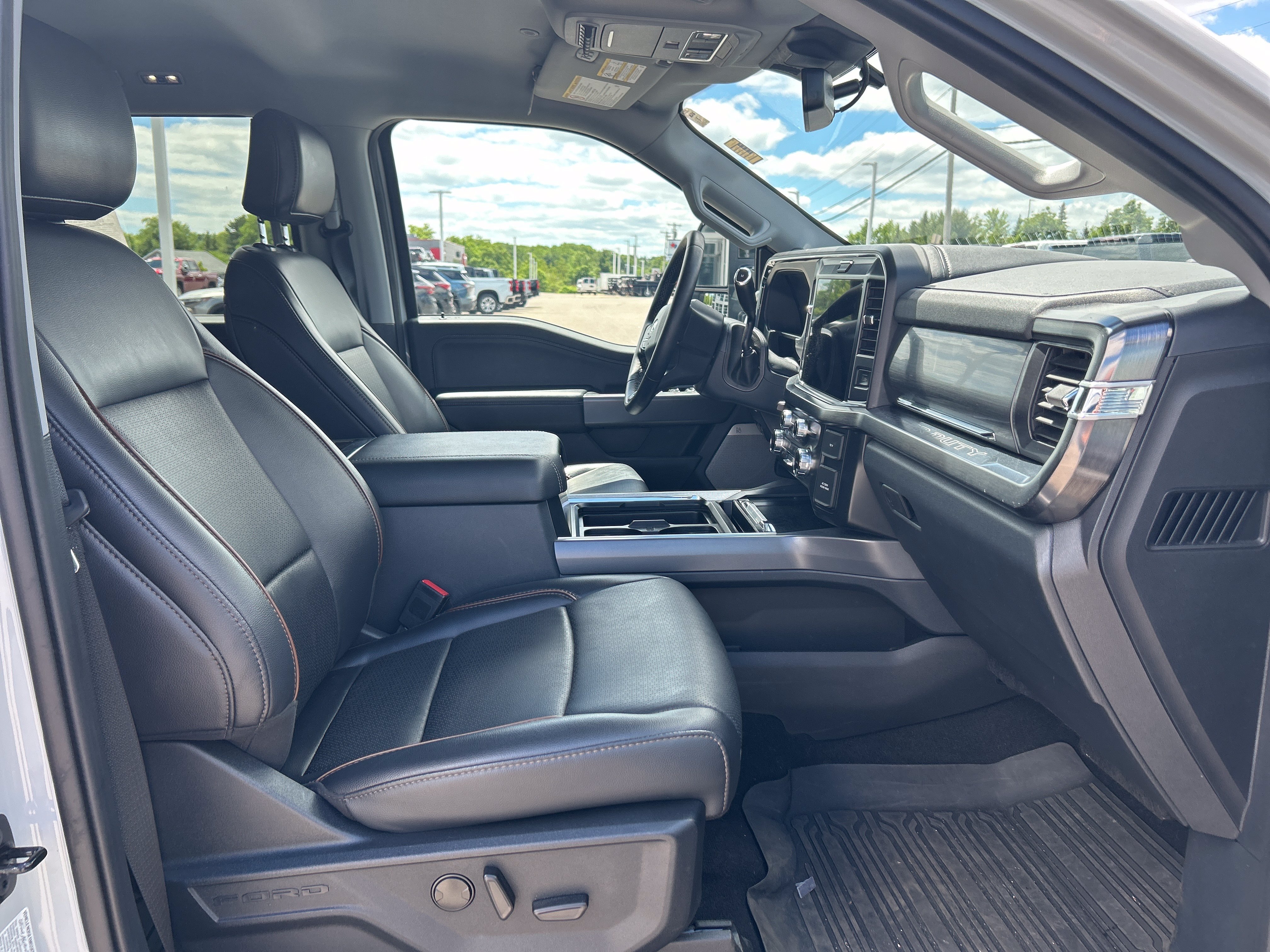 Used 2025 Avalanche Ford LARIAT image 10