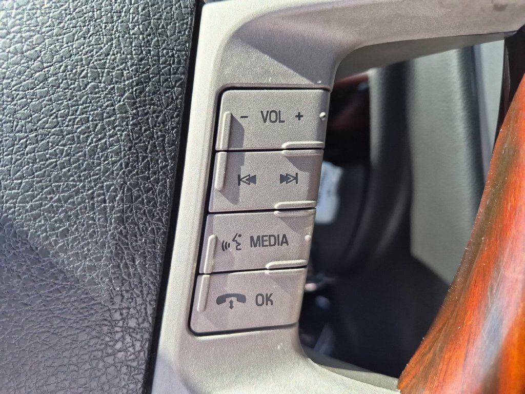 Used 2008 Black Lincoln Base image 19