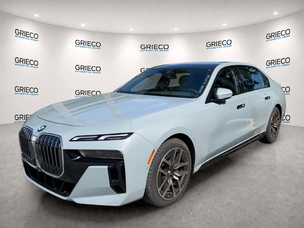 Used 2025 Gray BMW 740i image 3
