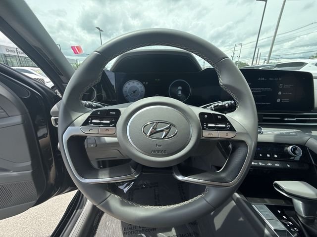 Used 2023 Black Hyundai SEL image 14