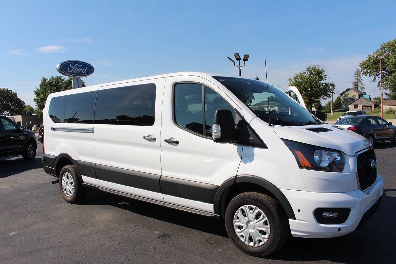 Used 2024 Oxford White Ford 350 XLT 3dr LWB Low Roof Passenger Van image 3