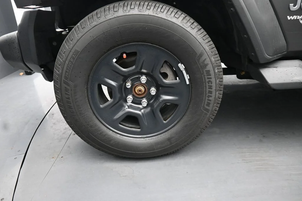 Used 2021 Gray Jeep Unlimited Sport image 14