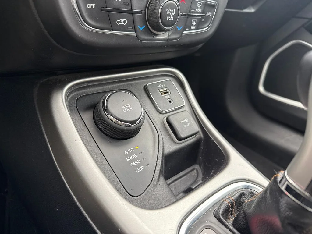 Used 2020 Gray Jeep Latitude image 18