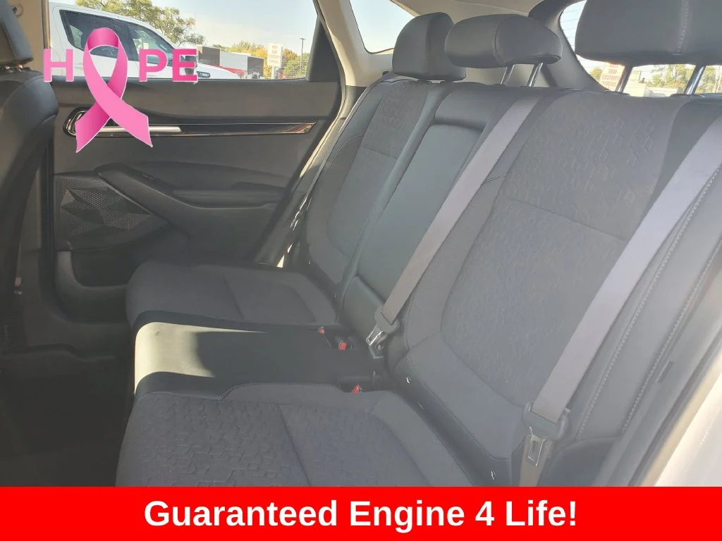 Used 2025 White Kia S image 27