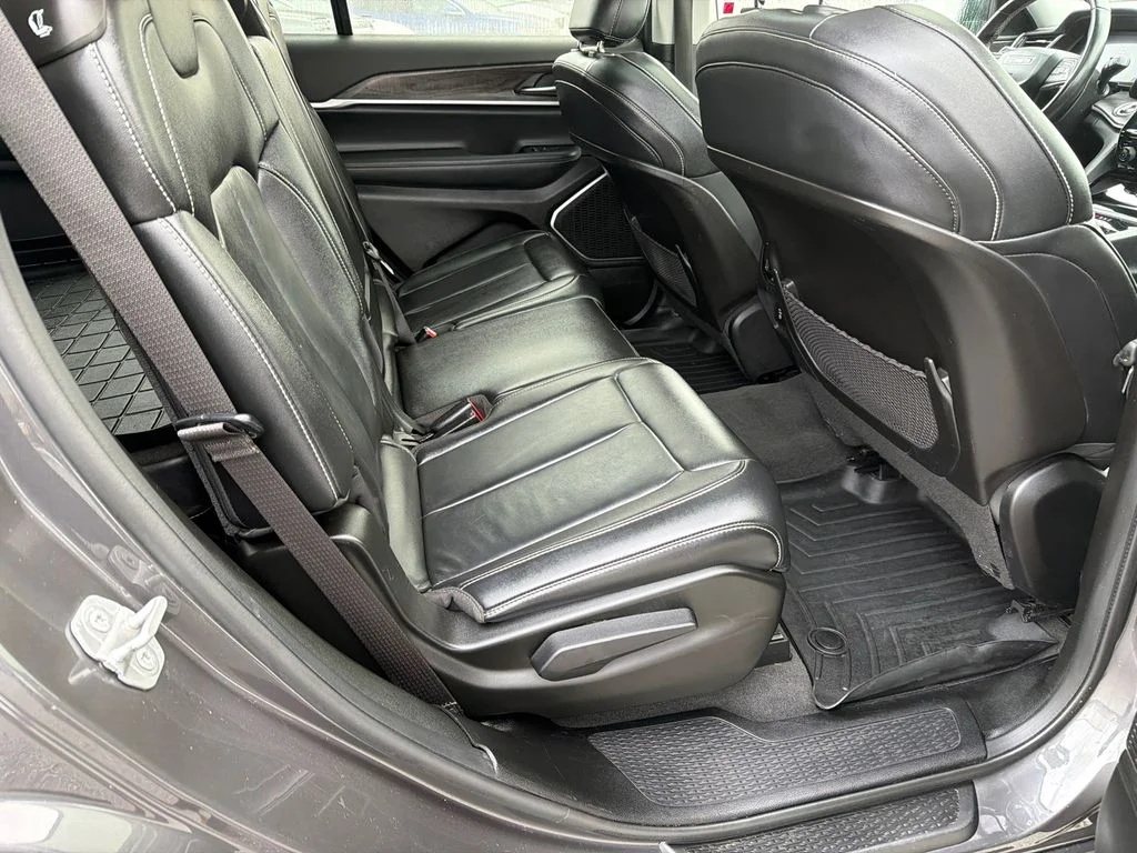 Used 2022 Gray Jeep Limited image 15