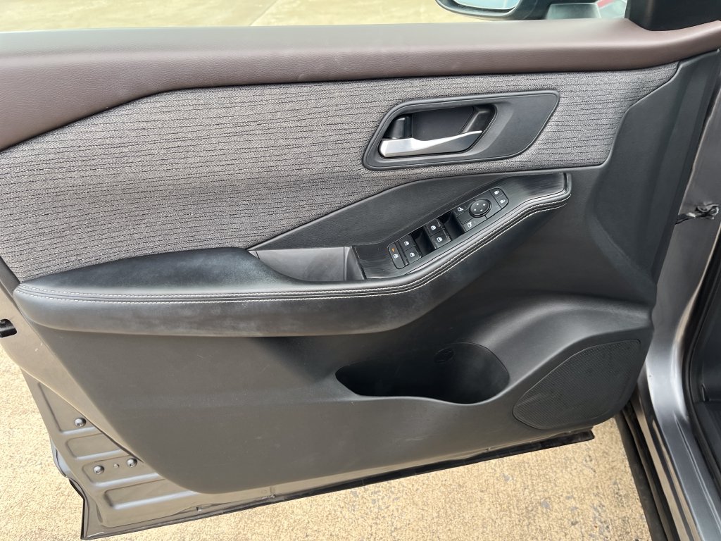 Used 2021 Gray Nissan SV image 11