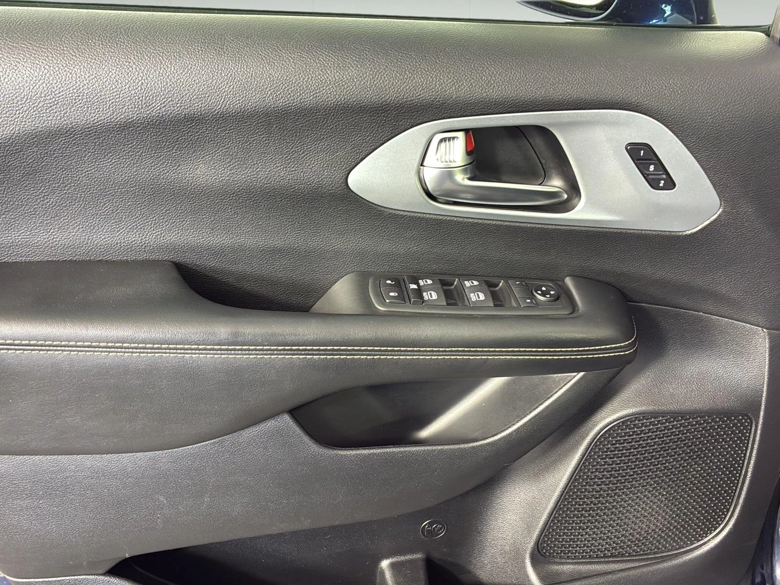Used 2020 Jazz Blue Pearlcoat Chrysler Touring L Plus image 24