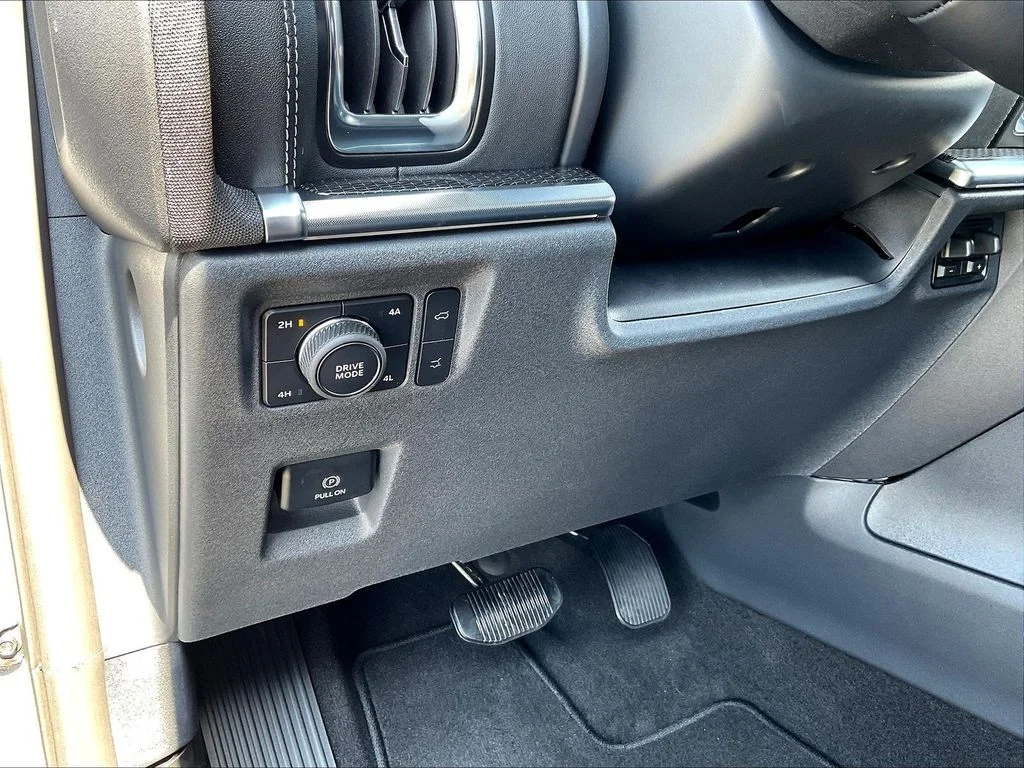 New 2027 Glacier Gray Metallic Tri-Coat Ford MAX Platinum image 32