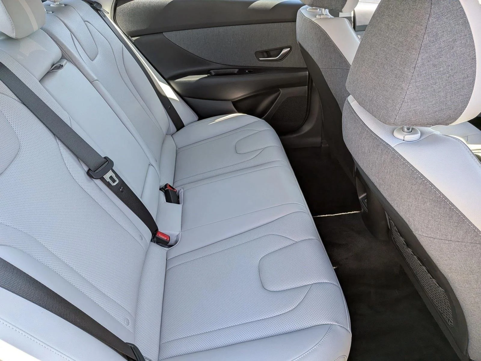 Used 2025 Fluid Metal Hyundai Limited image 19