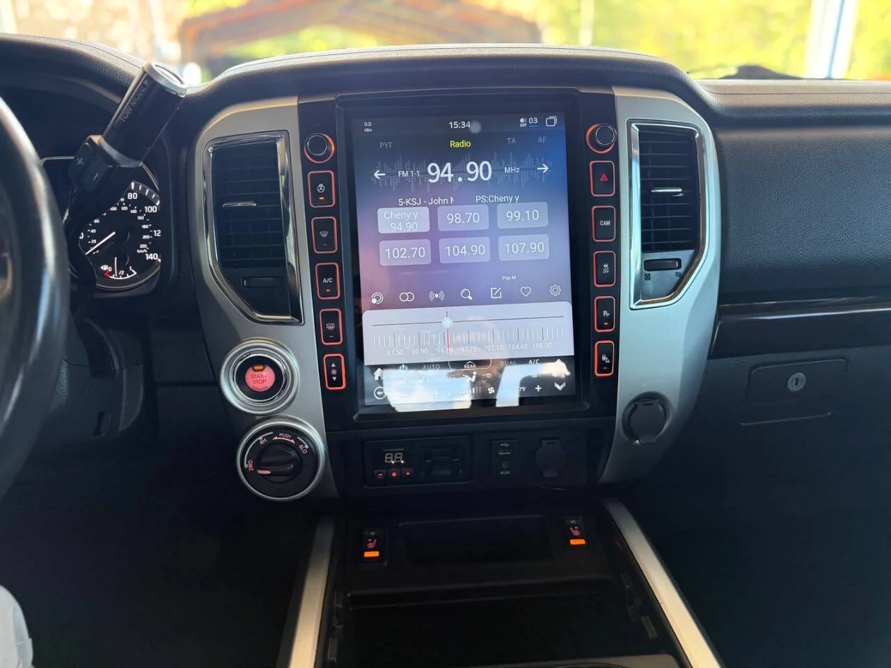 Used 2017 Gray Nissan SV 4x4 4dr Crew Cab image 15