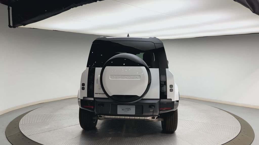 New 2026 Fuji White Land Rover X-Dynamic SE image 3