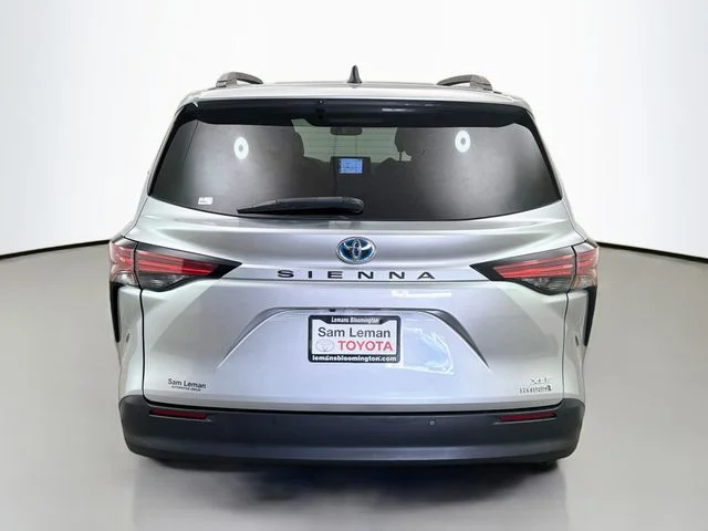 Used 2021 Silver Toyota XLE image 6