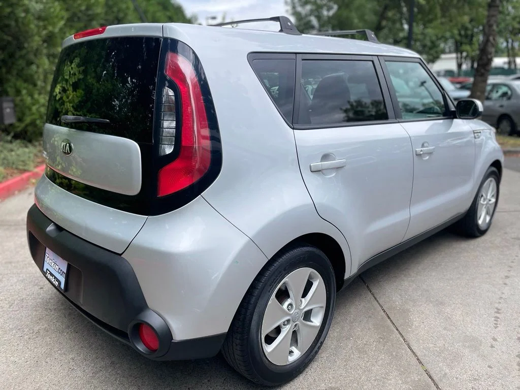 Used 2016 Bright Silver Kia Base image 4
