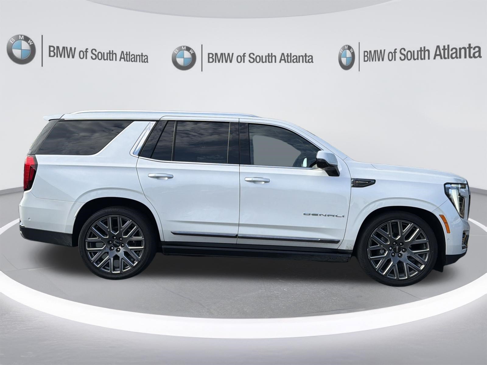 Used 2025 White Frost Tricoat GMC Denali Ultimate image 30