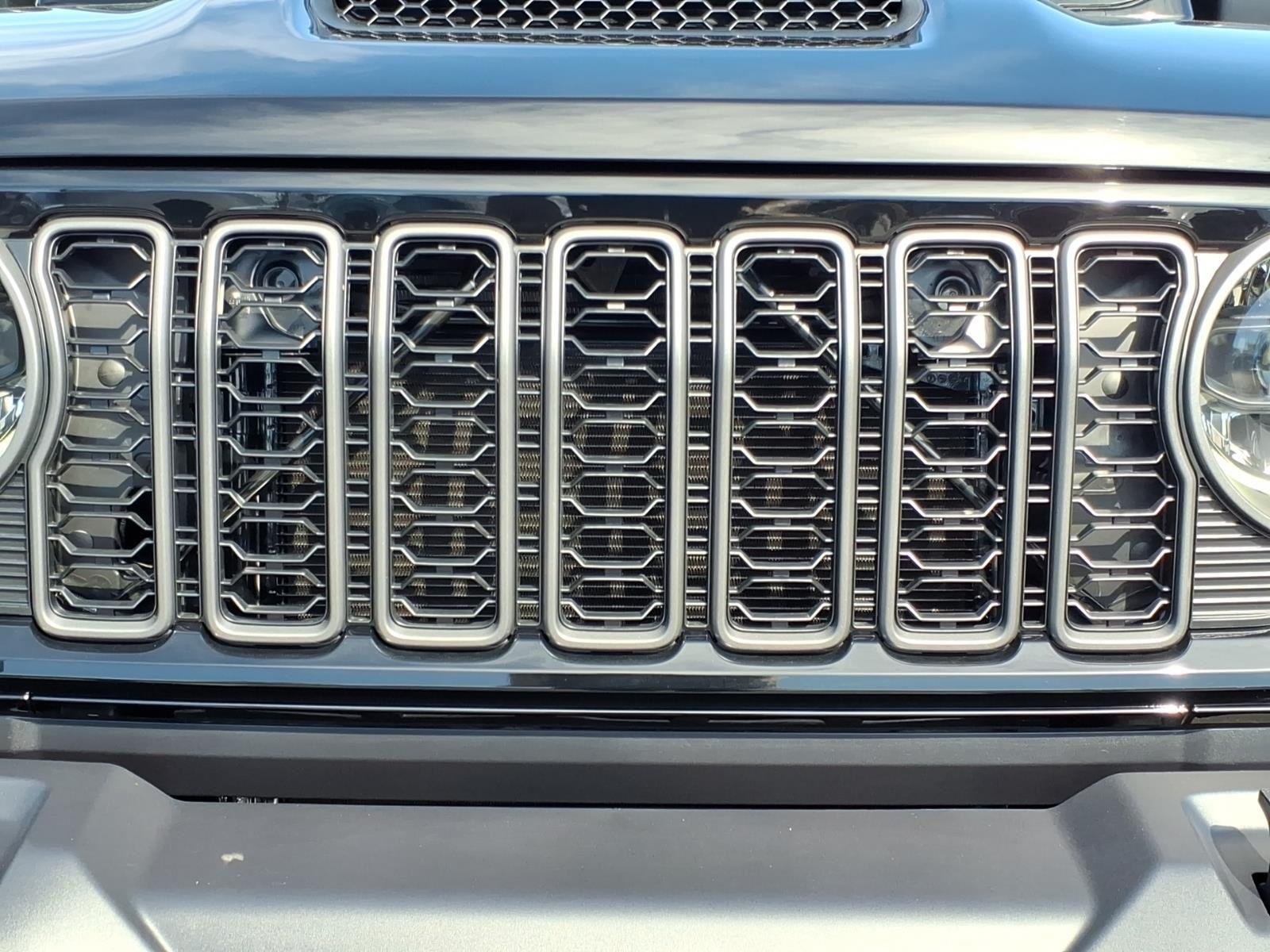 New 2026 Black Clear-Coat Exterior Paint Jeep  image 14