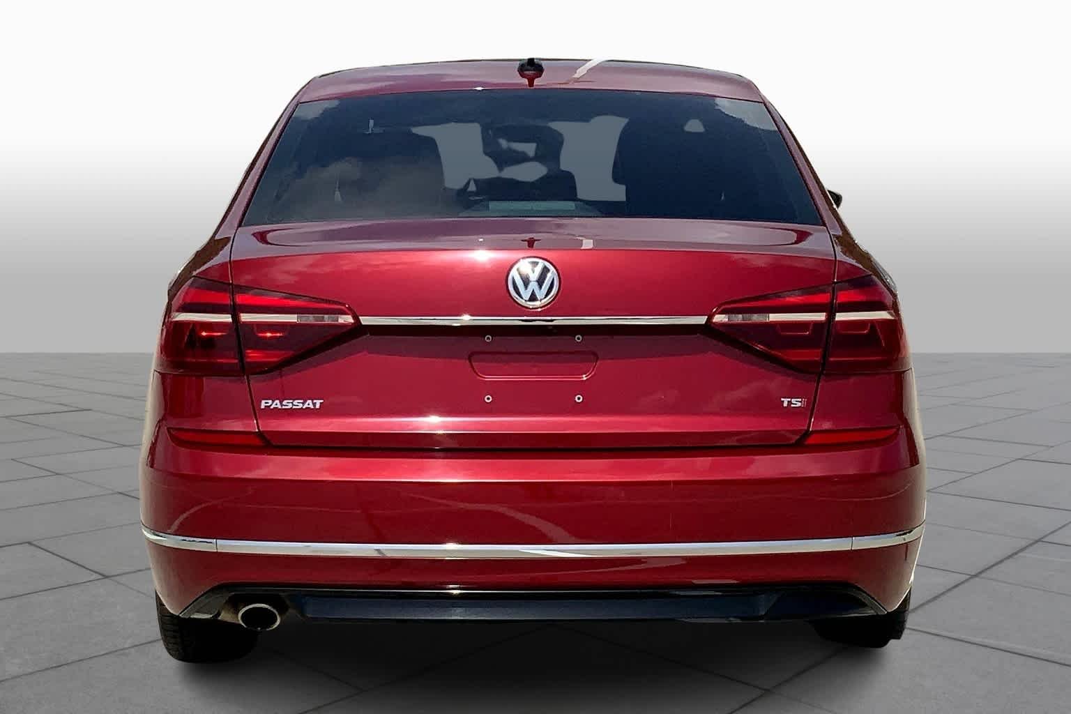 Used 2017 Fortana Red Volkswagen R-Line w/Comfort Pkg image 4