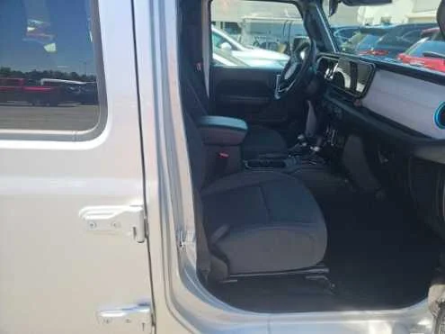 Used 2024 Silver Zynith Clearcoat Jeep Sport S image 11