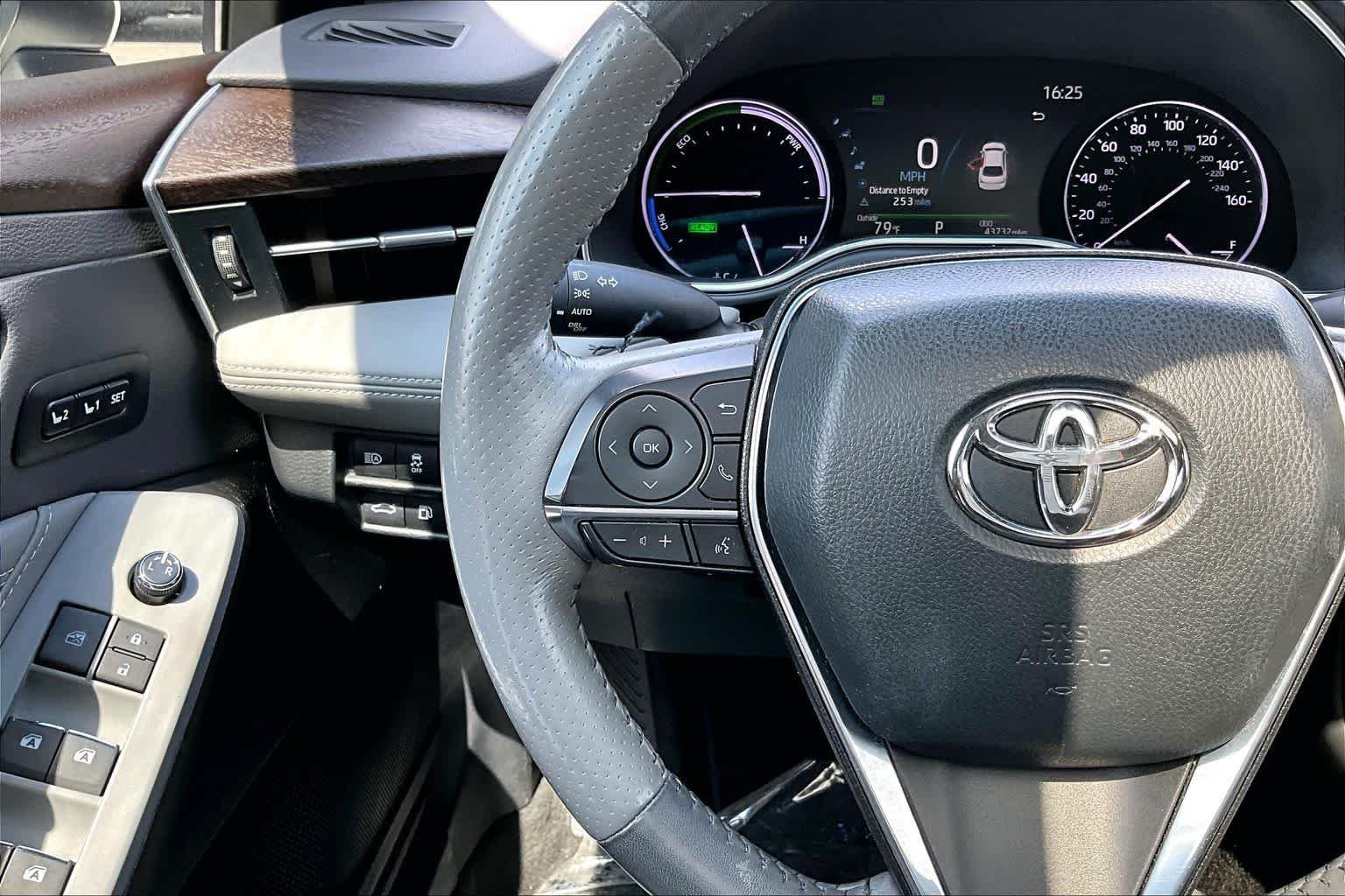 Used 2020 Wind Chill Pearl Toyota Hybrid Limited image 47