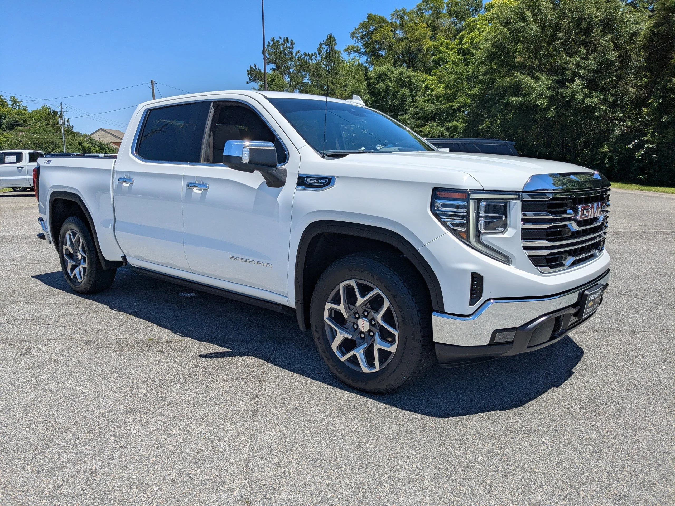 2023 GMC Sierra 4WD Crew Cab Short Box SLT's photo