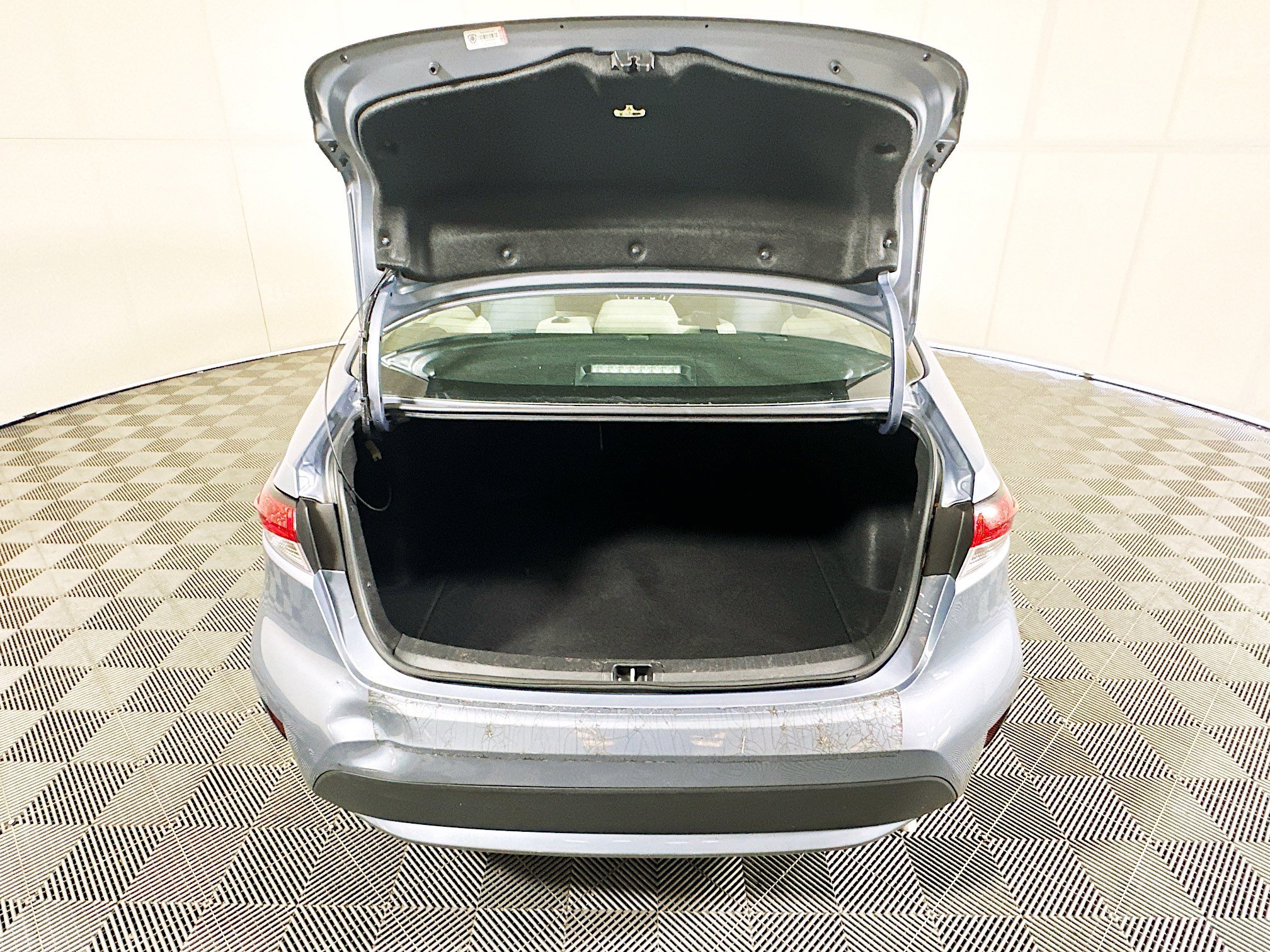 Used 2020 Celestite Toyota LE image 30