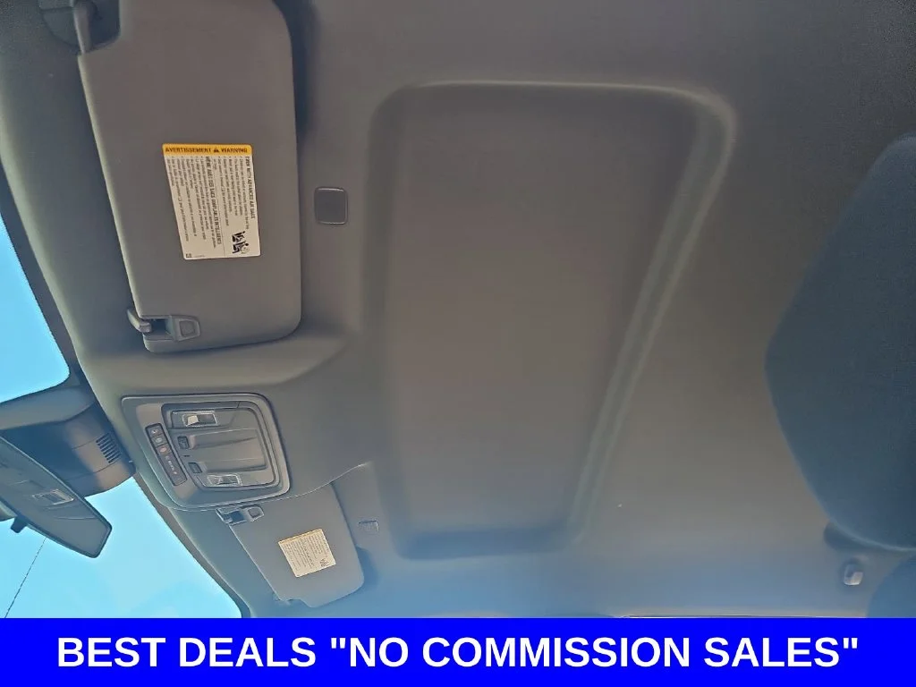 Used 2024 White Chevrolet Custom image 29